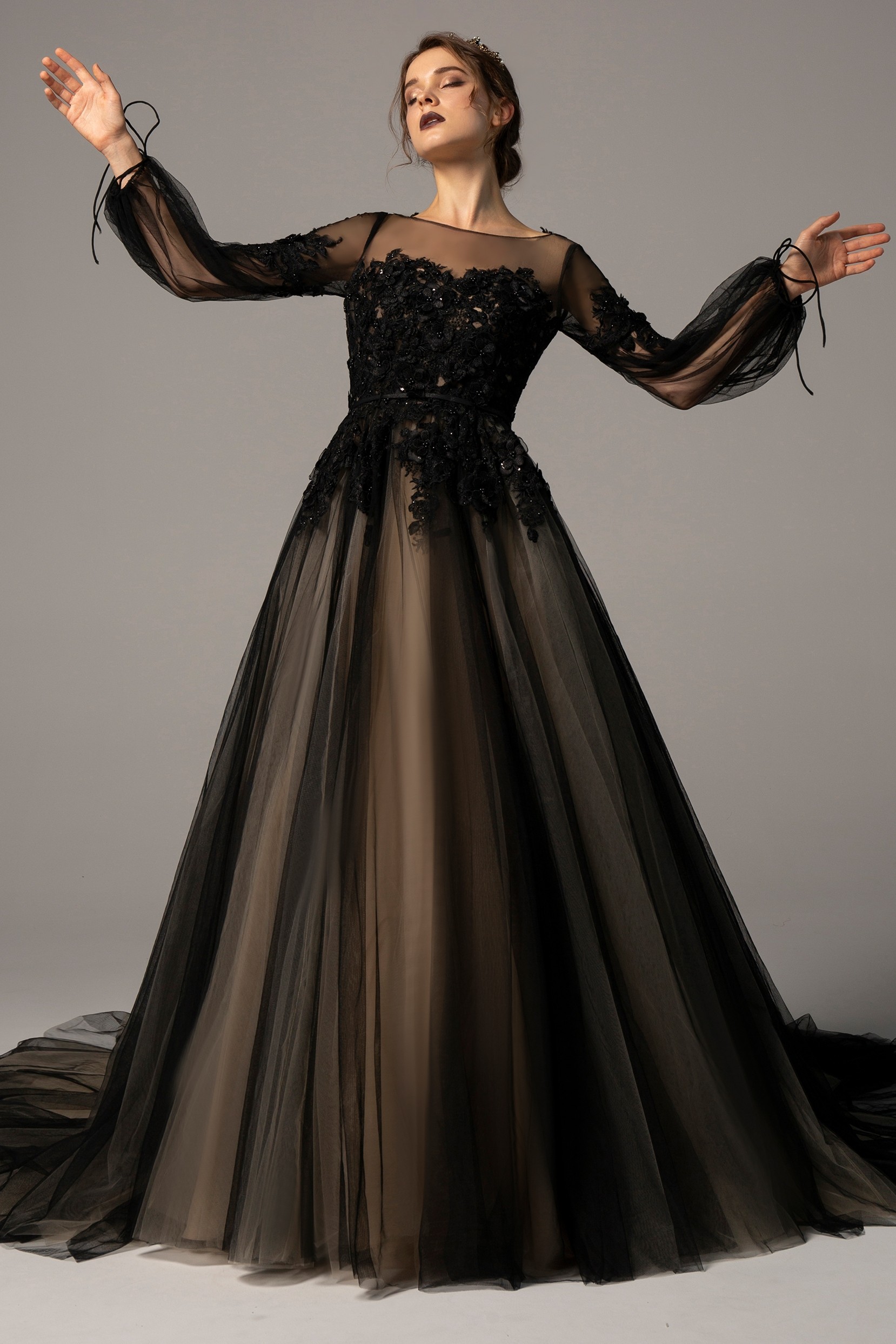 CW2335　LENA　長袖　ブラック　かっこいい　ウェディングドレス