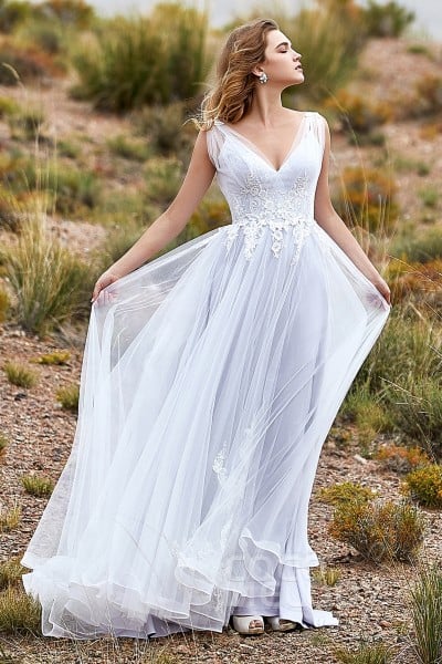 フォーマル/ドレス高品質！ ウエディングドレス オフホワイト Vネックドレス パフス